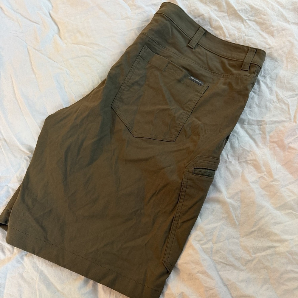 NWT Eddie Bauer Rainier Shorts 42‎ Slat Green Stretch Hiking FreeShade